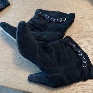 Cosmopolitan Black Suede Heel Boots Vintage Pull On Style